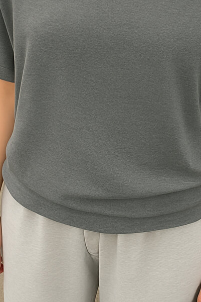 Tarz Cool Anthracite γυναικείο μπλουζάκι με λαιμόκοψη καραβιού, oversize