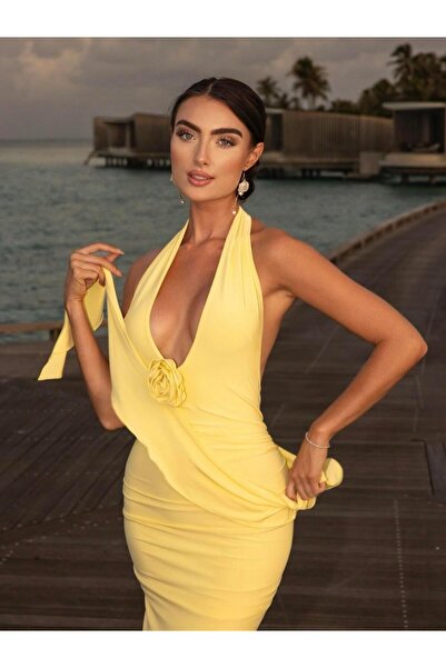 theanemos Gül Detaylı Sırt Dekolteki Maxi Sarı Elbise