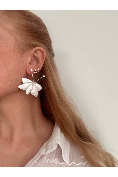 Esmeray Aksesuar Vip Seri Gümüş Renk Zirkon Taşlı Rodyum Kaplama Arı Tasarım Küpe Genişlik 4 cm. Uzunluk 5 cm.