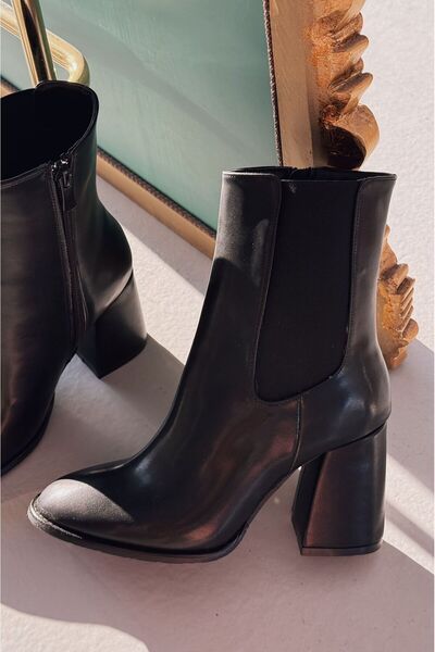 I Love Shoes Cronsev Mat Deri Lastik Detaylı Siyah Topuklu Bot