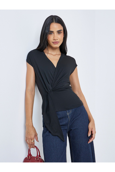 Styli بلوزة سوداء بعقدة أمامية ملفوفة