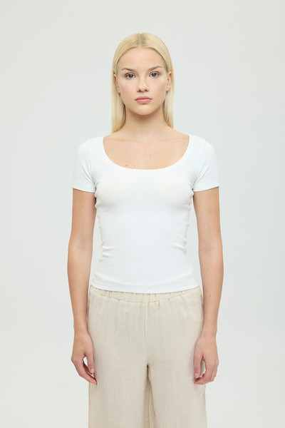 SHEISMONO Μπλούζα με κοντό μανίκι με οβάλ λαιμόκοψη από μαλακό ριμπ, εκρού