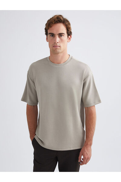 LC Waikiki Λαμπερές επιλογές από το Shining Store |   Ανδρικό μπλουζάκι με λαιμόκοψη