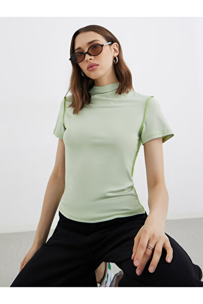 Styli تي شيرت سادة برقبة عالية وتفاصيل خياطة ومقاس عادي