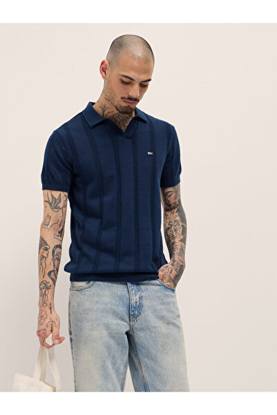 The Bear House تي شيرت رجالي بتصميم بولو، مصنوع من نسيج قطني قابل للتنفس، ومل...