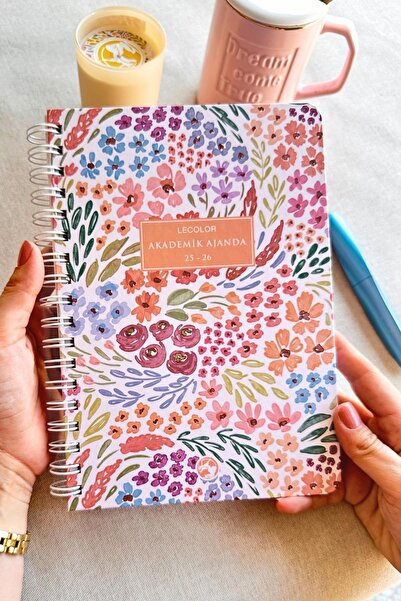 Le Color Akademik Ajanda + 240 Syf A5 Kareli Defter + 2100 Sticker + 10 Metal Klips + Kalem Kutu + Kalem + Ki