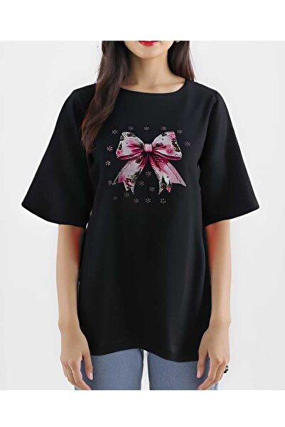 KOZİA OUTDOORS تي شيرت نسائي أساسي برقبة دائرية وطبعة فيونكة من كارتنيلي