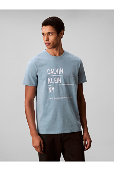 Calvin Klein تي شيرت كالفن كلاين للرجال باللون الأزرق 30S برسومات ورقبة دائرية