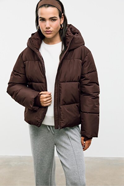 Stradivarius Kapüşonlu kapitone mont