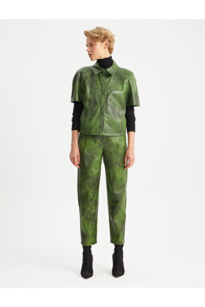 BGN workshop سترة من الجلد الصناعي ذات ياقة قميص منقوشة بالباتيك