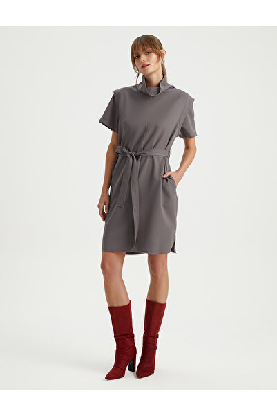 BGN workshop فستان كوساكلي ناكيس بتفاصيل مفصلة