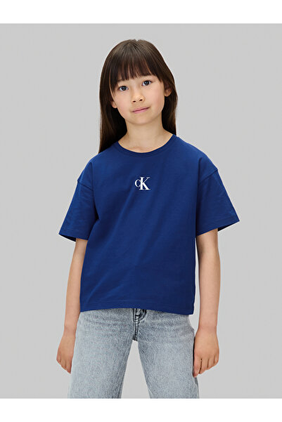 Calvin Klein تي شيرت Calvin Klein للفتيات باللون الأزرق الجريء بشعار مربع ورق...