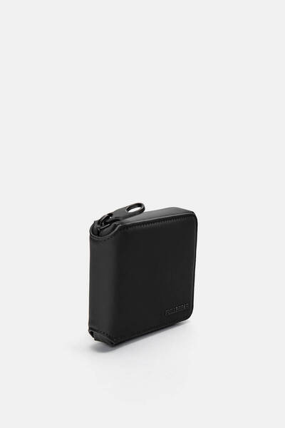 Pull & Bear Rubberised wallet