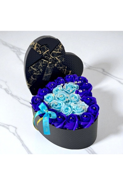 velve Aranjament Brilliant Heart, 23 trandafiri sapun si accesorii perlate, cutie inima, Albastru-Bleu