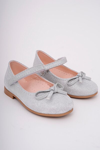 Cappale حذاء راقصة الباليه بفيونكة شارب للأطفال باللون الفضي اللامع