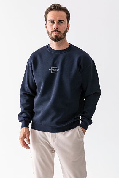 JB John Borners سويت شيرت رجالي برقبة دائرية مطبوع عليه 3 خيوط من جون بورنرز ...