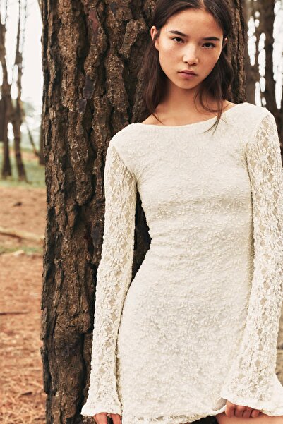 Pull & Bear Uzun kollu kısa dantel elbise