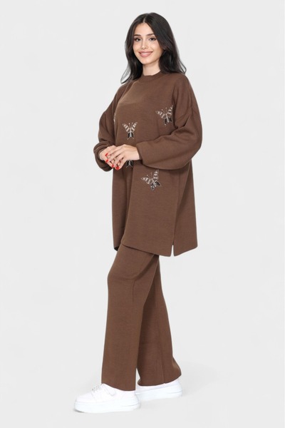 NEWCO Comfortable and Stylish Side Slit Knitwear Double Set Butterfly Motif Stone Embroidered Top and Pants