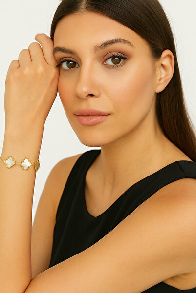 Yegane سوار نسائي من الفولاذ بتفاصيل برسيم بأربع أوراق ذهبية اللون – تصميم أن...