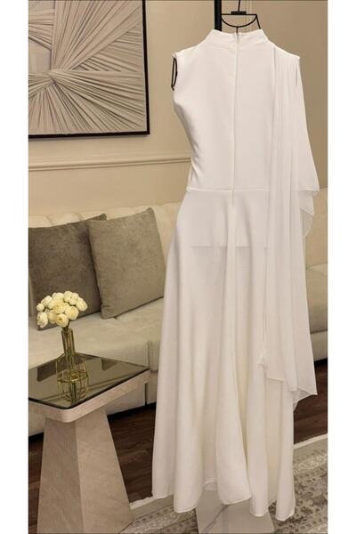 Angelinaa Basma's dress