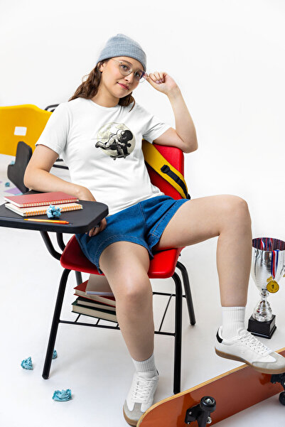 Bigonya Astronaut on the Moon Printed, Unisex Design T-Shirt