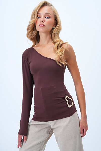 Trend Alaçatı Stili Γυναικεία μπλούζα με μονό μανίκι σε καφέ κανέλα, με λεπτομέρεια αξεσουάρ στη μέση, Alc-X14414