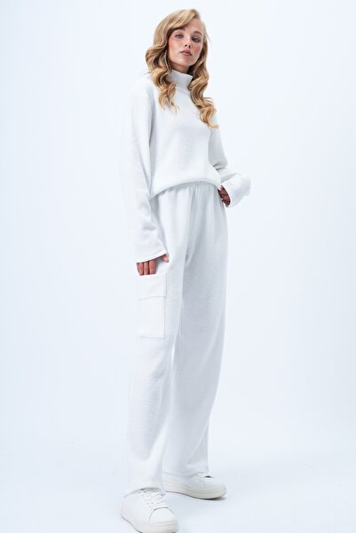 Trend Alaçatı Stili Women's Ecru Turtleneck Soft Textured Oversize Blouse and Cargo Pocket Trousers Set Alc-X14381