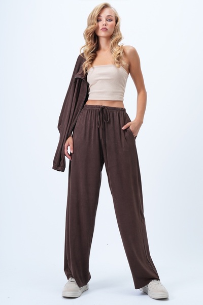 Trend Alaçatı Stili Γυναικείο παντελόνι Palazzo από ψεύτικο σουέτ με διπλή τσέπη και ελαστική μέση σε καφέ χρώμα Alc-X14424