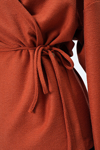 Trend Alaçatı Stili Zweireihige Damen-Strickjacke mit V-Ausschnitt und Schnürdetail Alc-X14410