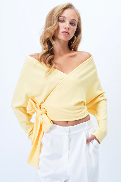 Trend Alaçatı Stili Kadın Sarı Ön Arka Kruvaze Yaka Bağlama Detaylı Ottoban Crop Bluz Alc-X14346