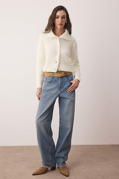 Trendyol Collection Ecru Oversize/Wide Fit Crop Knitwear Cardigan Twoaw26Hi00179