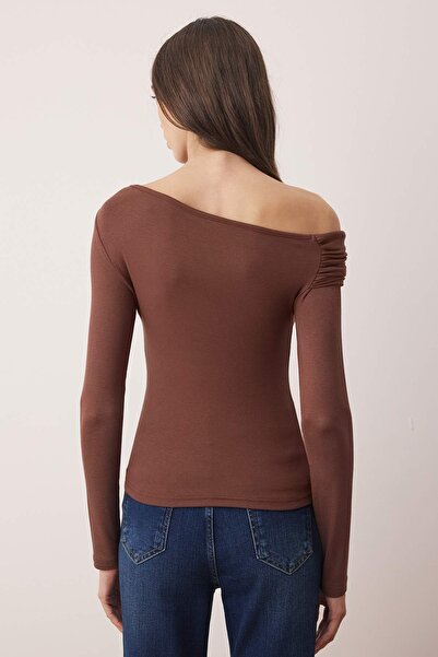 Trendyol Collection Brown Asymmetrical Neckline Fitted/Slim Fit Knitted Blouse Twoaw26Bz00099