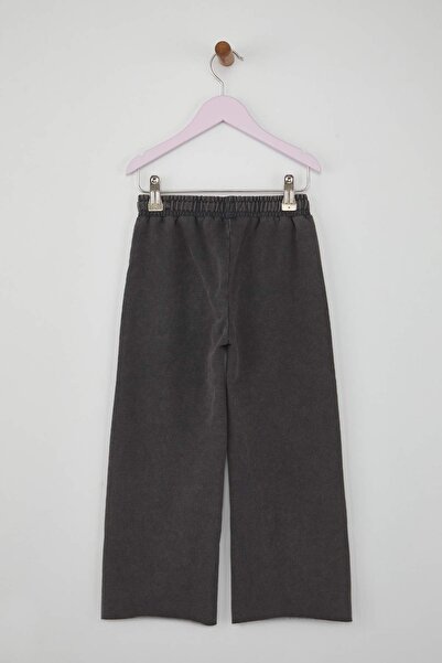 TRENDYOLKIDS Anthrazitfarbene, gerade geschnittene/Basic-Flare-/spanische-Flare-Strick-Jogginghose für Mädchen aus Baumwolle TKDAW26EA00007