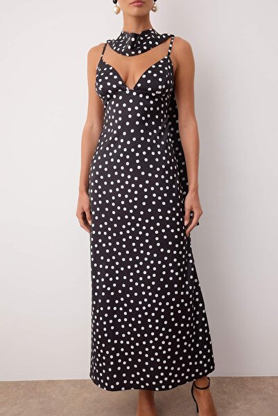 Trendyol Collection Rochie de seară maxi țesută din satin cu detaliu șal alb-negru Rochie de absolvire de seară TPRSS25EL00312