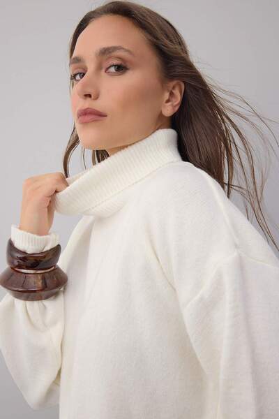 Trendyol Collection Ecru Wide Fit Soft Textured Crop/Short Knitwear Sweater Twoaw26Kz00113