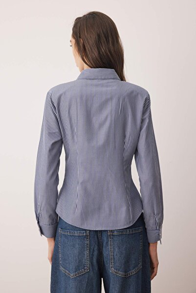 Trendyol Collection Sötétkék-fehér csíkos ezüst gombos részlettel ellátott, derékra illeszkedő, párnázott ing TWOAW26GO00064