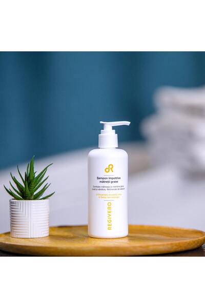 REGIVERO Anti-greasy dandruff shampoo