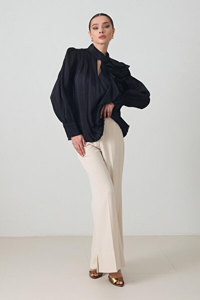 Setre Bluză neagră cu mâneci lungi și decolteu cu trandafiri și detaliu pe gât