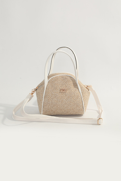 By-Kuss حقيبة بمقبض أبيض مع تفاصيل من القش