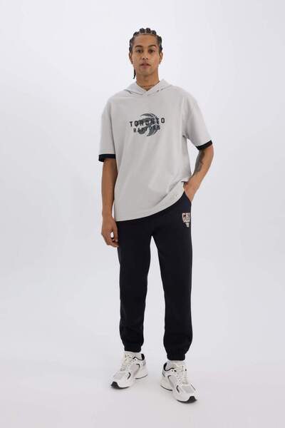 DeFacto DeFactoFit Thick Jogger Pantaloni de sport NBA Chicago Bulls Standard Fit Talie cu șireturi cu buzunare Picior elastic