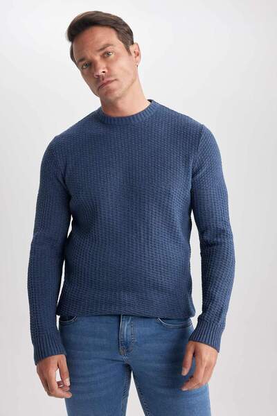 DeFacto Standard Fit Normálny strih Crew Neck Textúrovaný Základný hladký pletený sveter R1175AZ24WN