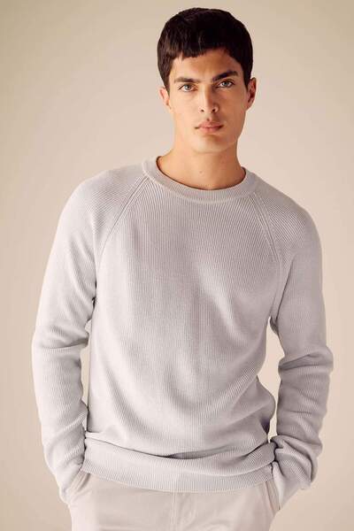 DeFacto Standard Fit Regular Fit Rundhalsausschnitt Basic Solid Strickpullover A8458AX24SP