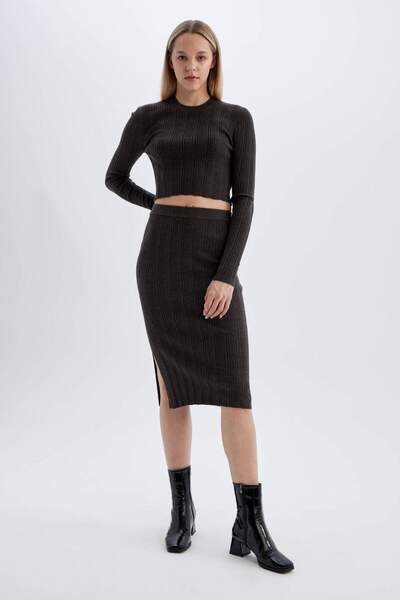DeFacto Coool Slim Fit Dar Kesim Basic Düz Yırtmaçlı Triko Midi Etek A2058AX24AU