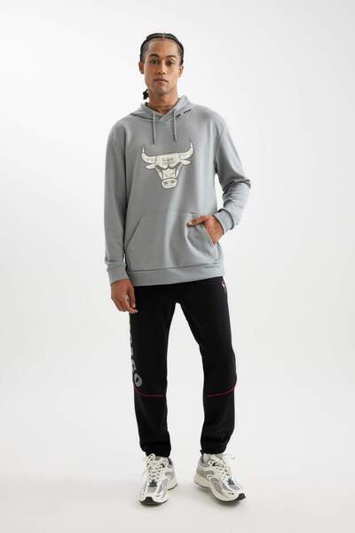 DeFacto DeFactoFit NBA Chicago Bulls Jogger Eşofman Altı Standart Fit Cepli Düz Paça C9274AX24AU
