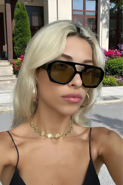 Chunky Frame Wuhle Unisex Black Frame Square Sunglasses