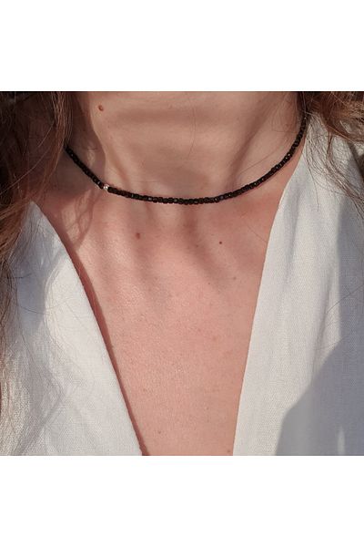 Abundo Basics necklace made of black spinel stones with 925 silver accessories, 40 cm