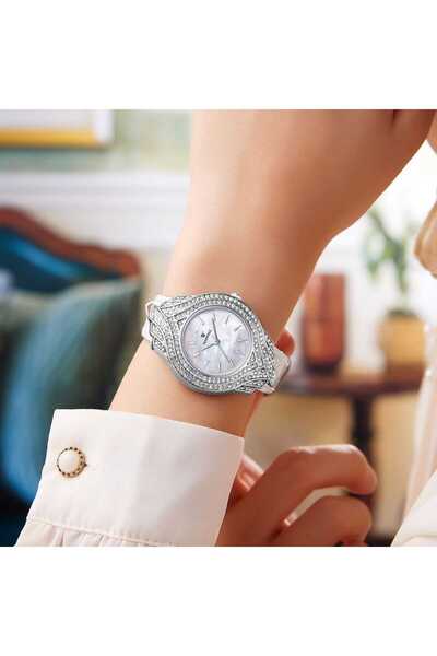 Re Women's watch with a luxurious and attractive design