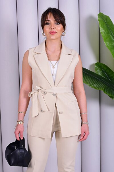 Female Clothing بدلة سترة بدون أكمام بحزام بيج وبنطلون ضيق