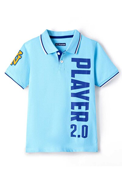 Pine kids قميص بولو بأكمام نصفية مع طباعة نص Player 2.0 - أزرق فاتح