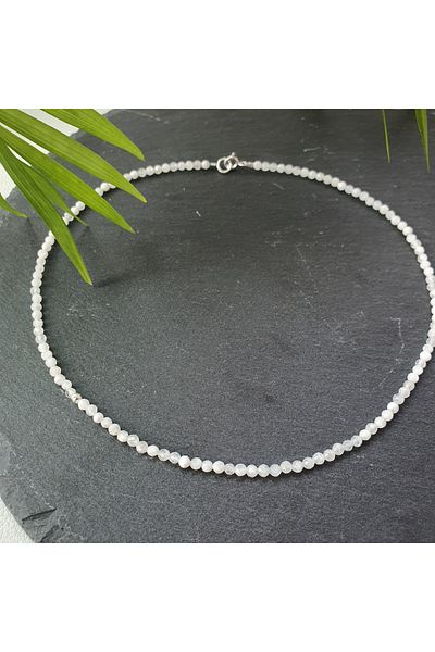 Abundo Basics necklace made of white moonstone with 925 silver accessories, 39 cm